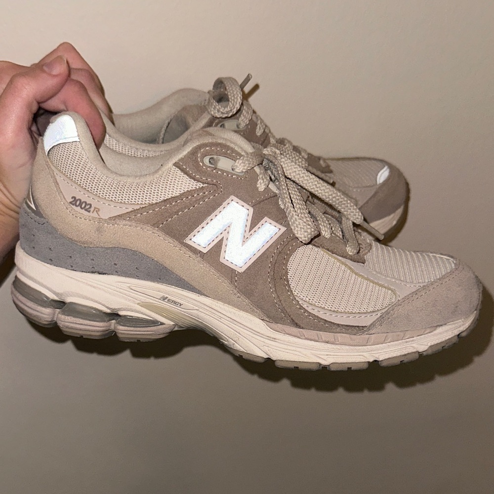 New Balance 2002r in beige